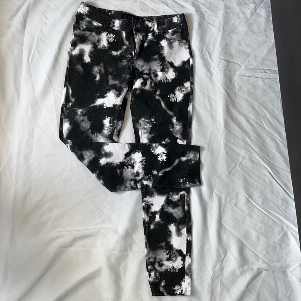 Freehold junior size xxl black & white jeggings